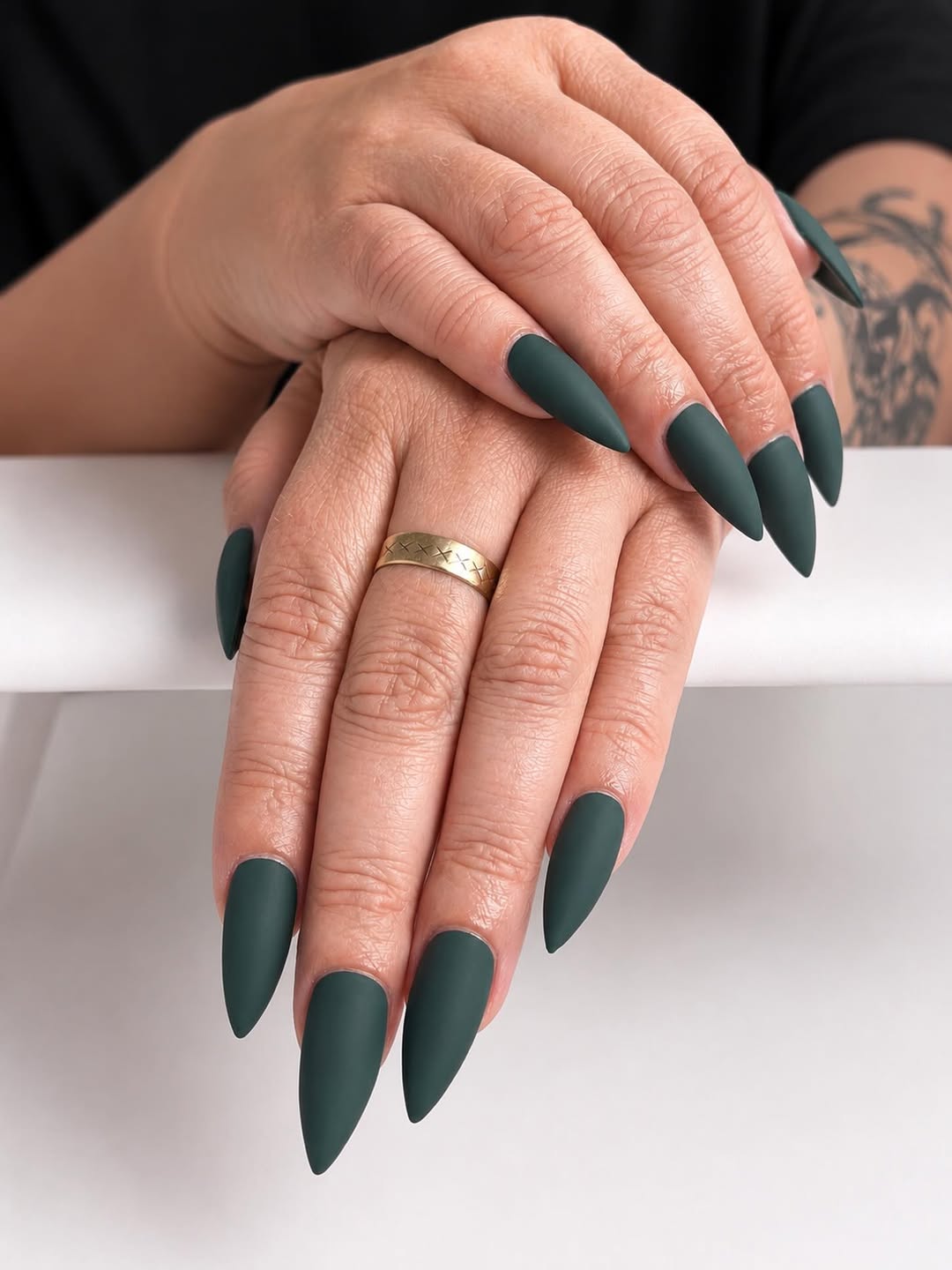 Schöne Nagelgestaltung in natürlicher Farbgebung
